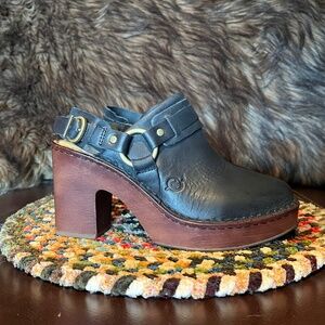 Born platform clogs sz 6